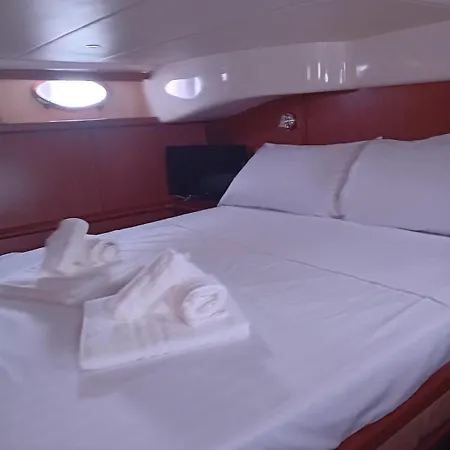 Boat Botel Bari