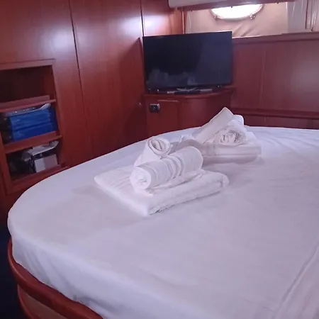 Botel Boat Bari